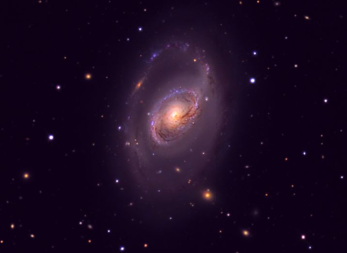 Мессье  96 - спиральная  галактика   в   созвездии   Лев