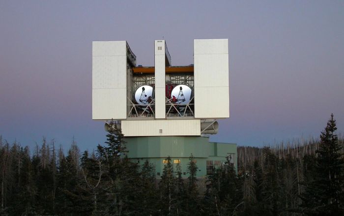 Большой  бинокулярный  телескоп  (LBT)